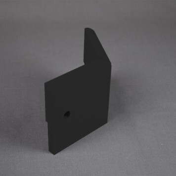 Angle externe pour Plinthe Polyéthylène Noire avec découpe pour U de sol