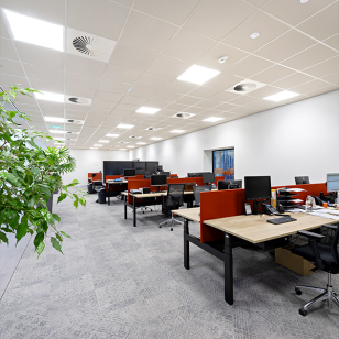 open space avec faux plafond suspendu