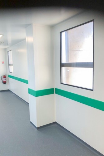 lisses en polyéthylène vertes pour protéger les murs des chocs