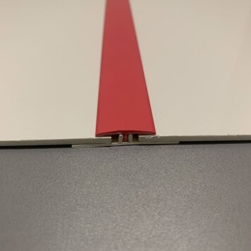 couvre-joint-2.50-mm-Rose-pour-plaques-vue-assemblee