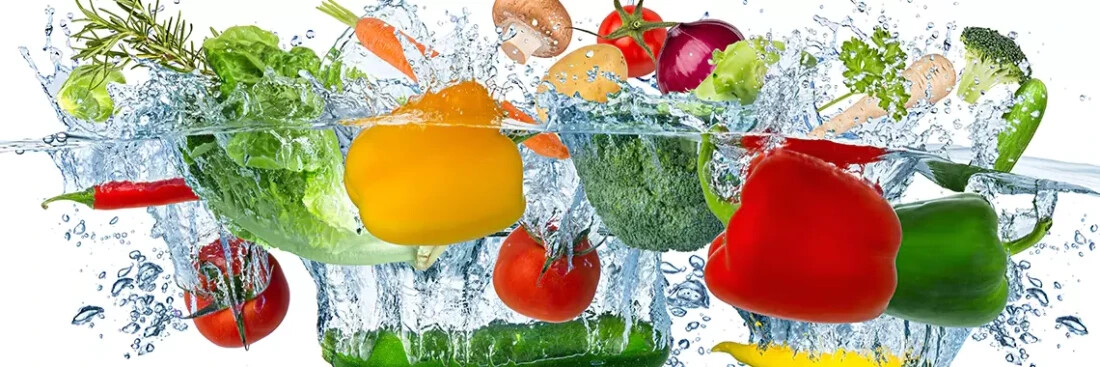 Fruits et légumes dans l'eau
