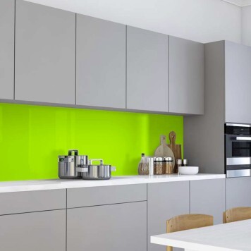 Crédence cuisine réalisée avec avec panneau mural décoratif brillant vert Altro Whiterock Chameleon "Key Lime"
