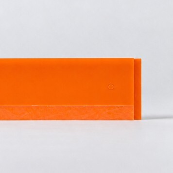 Plinthe en Polyéthylène orange dos a