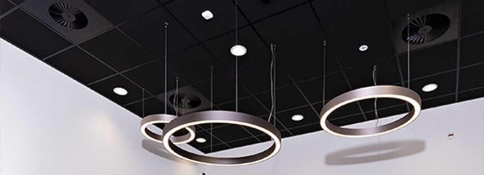 faux plafond en dalles noires