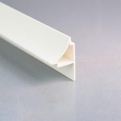 Joint PVC rigide pour liaison étanche entre banquette béton et cloison