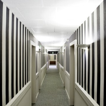 dalle faux plafond chrome couloir