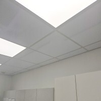 Faux plafond en dalles blanches pvc laboratoire