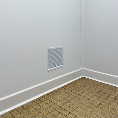 plinthe pvc blanche sur carrelage