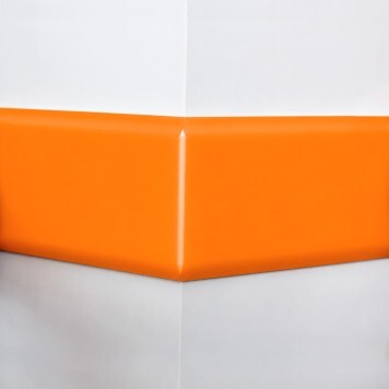 Angle externe pour lisse de protection murale PEHD orange monté